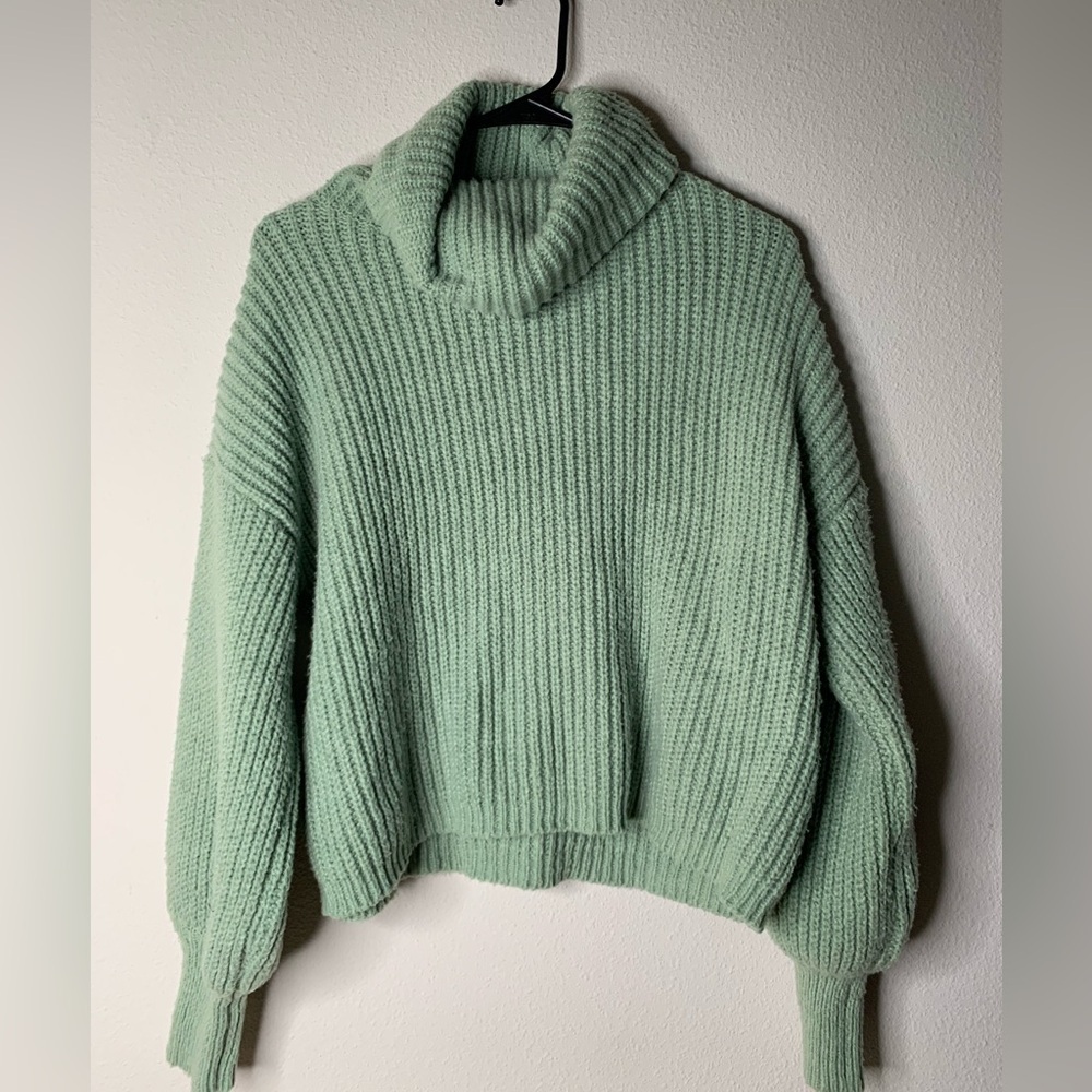 Spring Green Turtle Neck - Picture 1 of 3